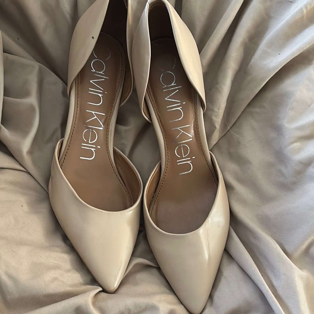 Calvin Klein Women's Cream Pointed-Toe Shoes